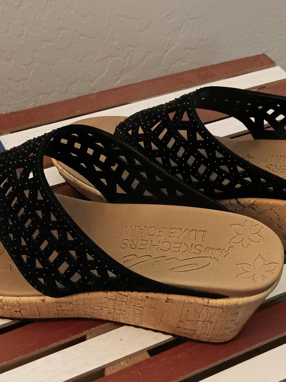 Skechers (Cali)Black Cork-Platform Wedge Thong Sandals - Picture 2 of 4